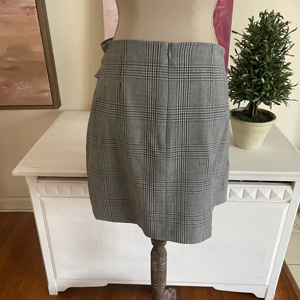 Aritzia Wilfred Gray Plaid Asymmetrical Faix Wrap Skirt - Picture 2 of 4